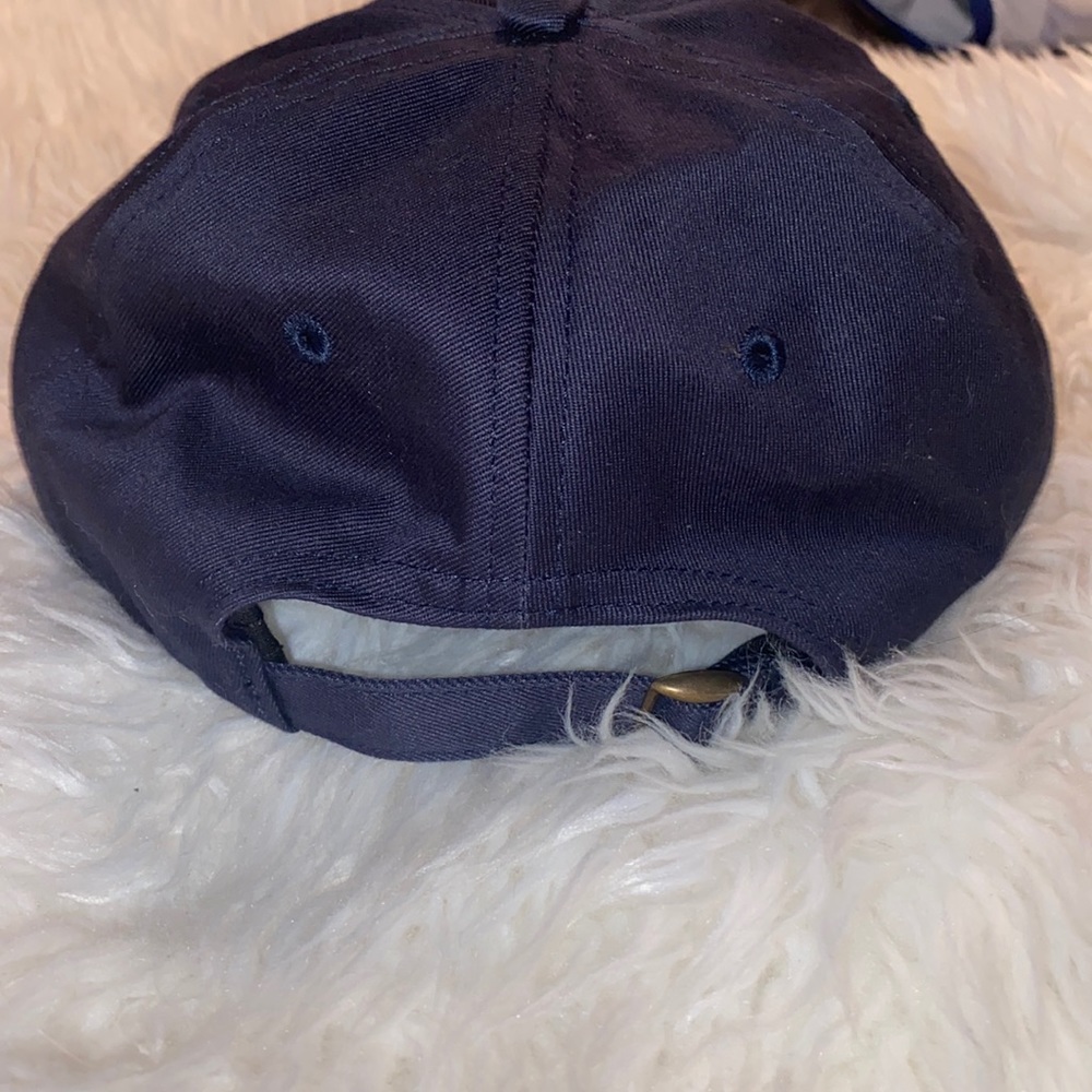 Supreme Embossed Logo 6-panel cap - Picture 4 of 6